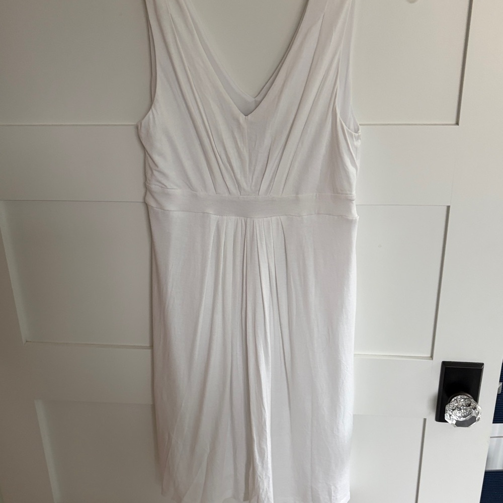 LOFT Classic White V-Neck Top